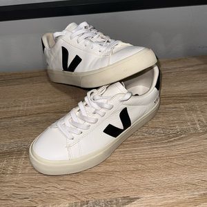 Veja Campo Leather Sneaker. Size 38.